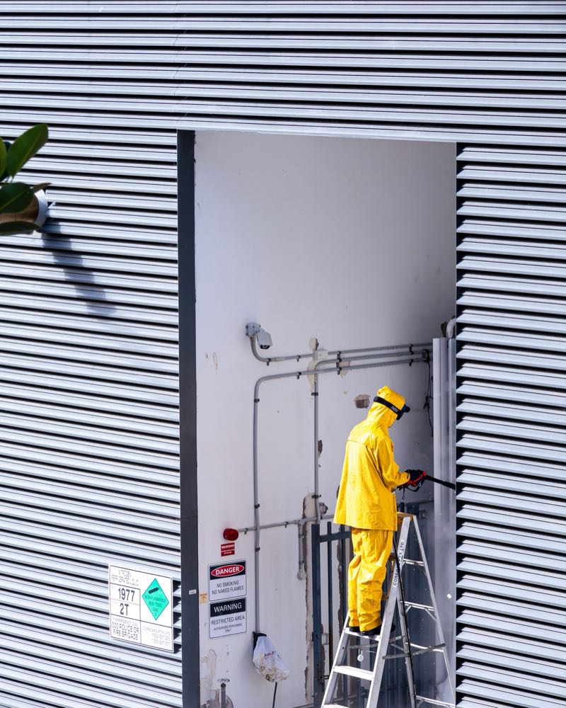 Décapage haute pression en zone industrielle réglementée